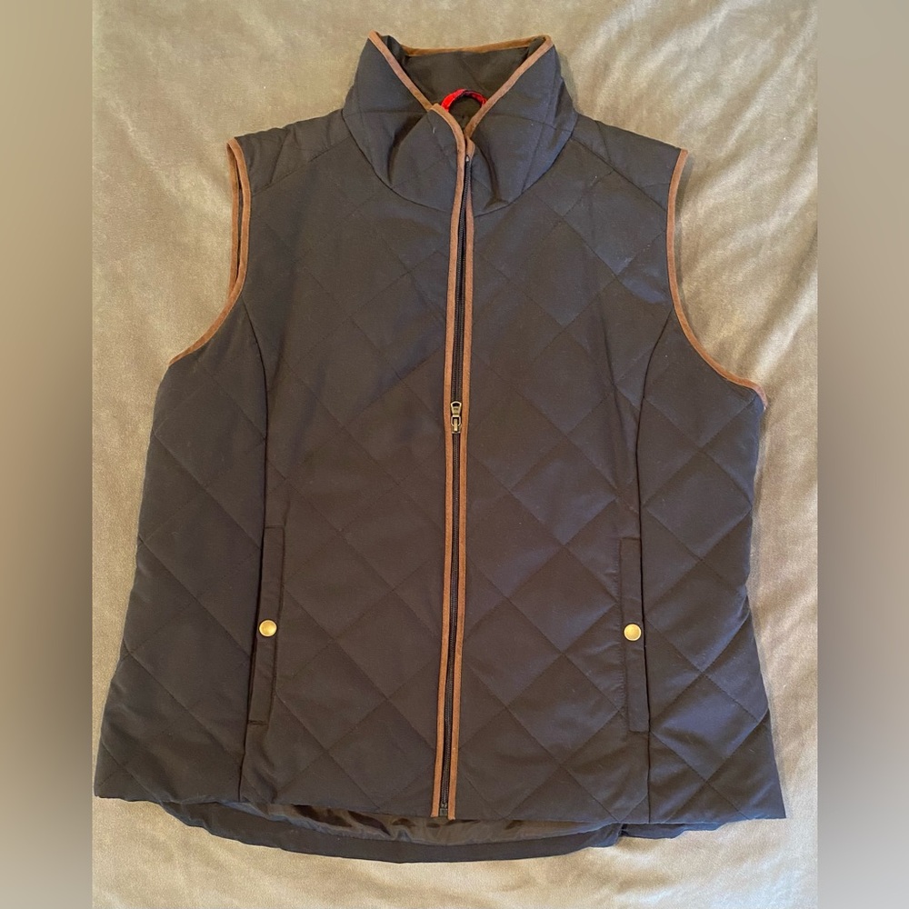 - NWOT: Women’s G.H. Bass & Co. Dark blue to Black cold weather vest